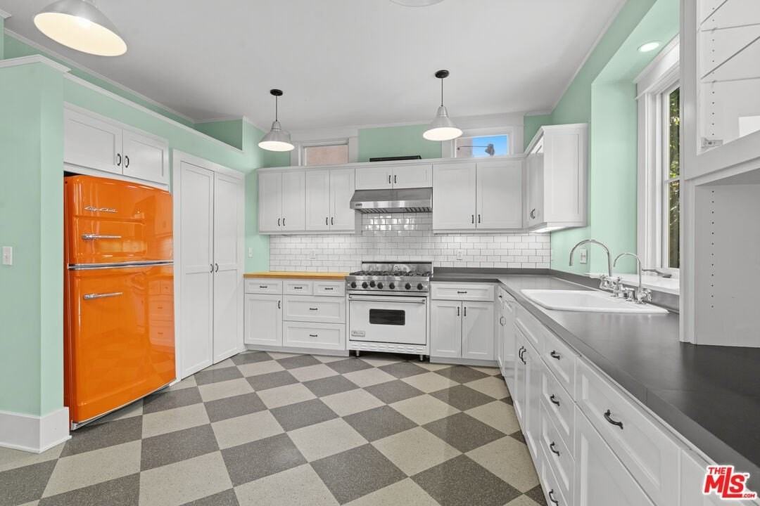 813 Crestmoore Pl - Photo 3 of 40