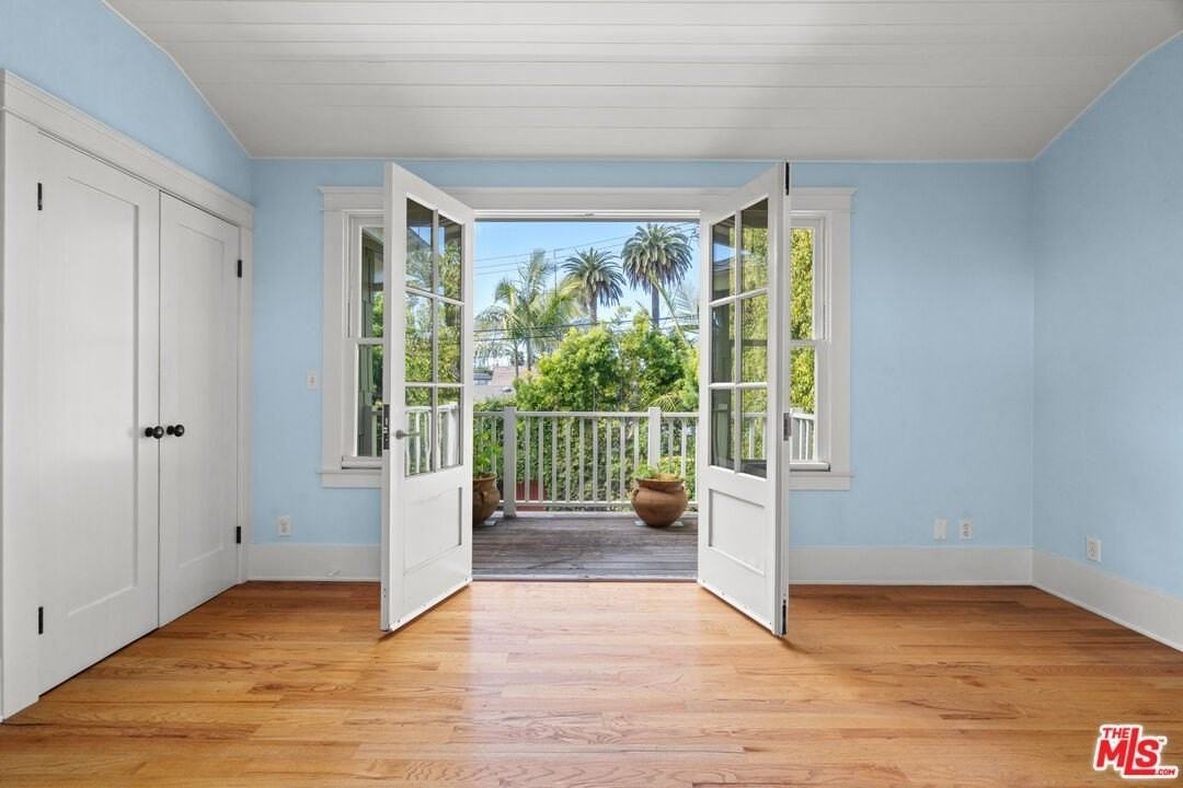 813 Crestmoore Pl - Photo 4 of 40