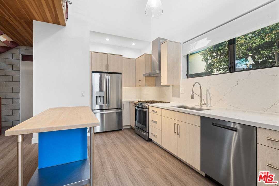 800 Indiana Ave - Photo 3 of 25