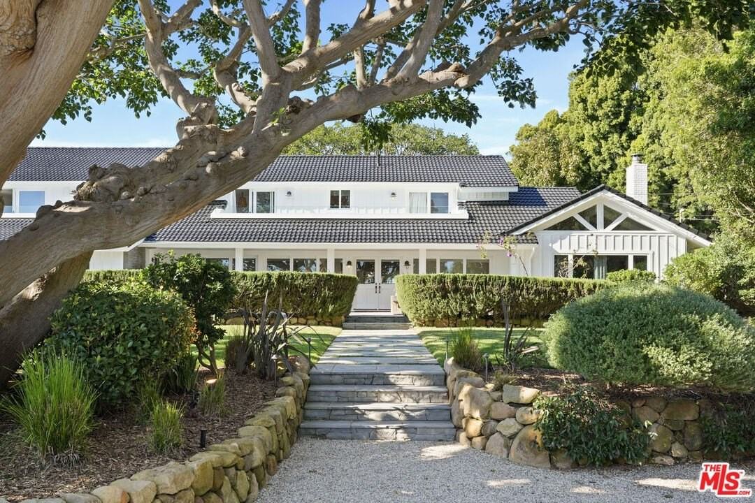 29225 Cliffside Dr - Photo 3 of 38