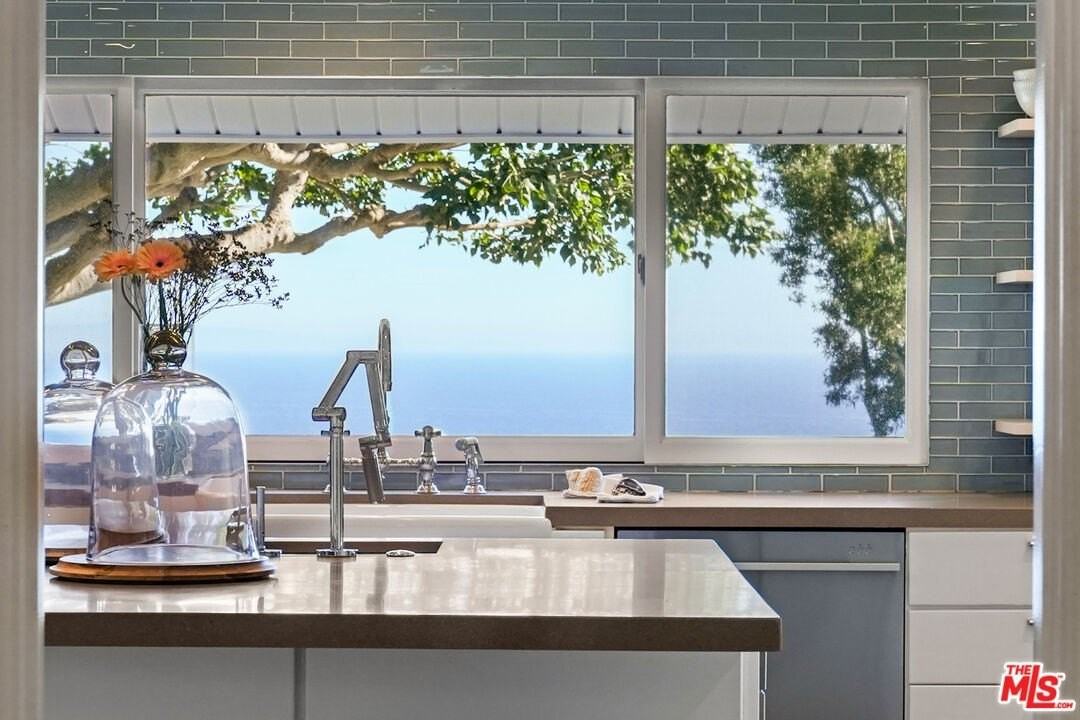 29225 Cliffside Dr - Photo 5 of 38