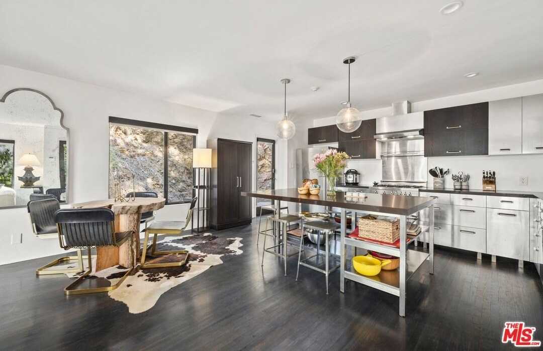 5721 Valley Oak Dr - Photo 4 of 27