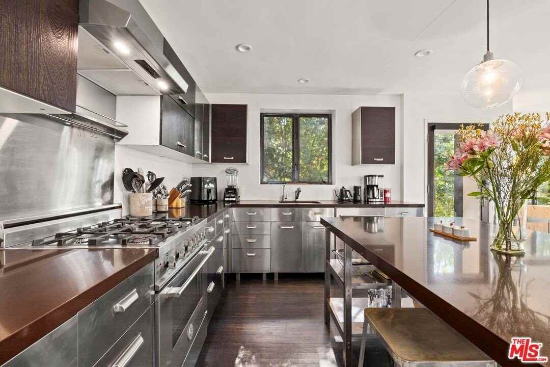 5721 Valley Oak Dr - Photo 5 of 27