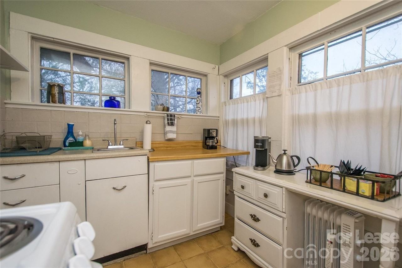 109 Pearson Drive unit: Upstairs - Photo 6 of 14