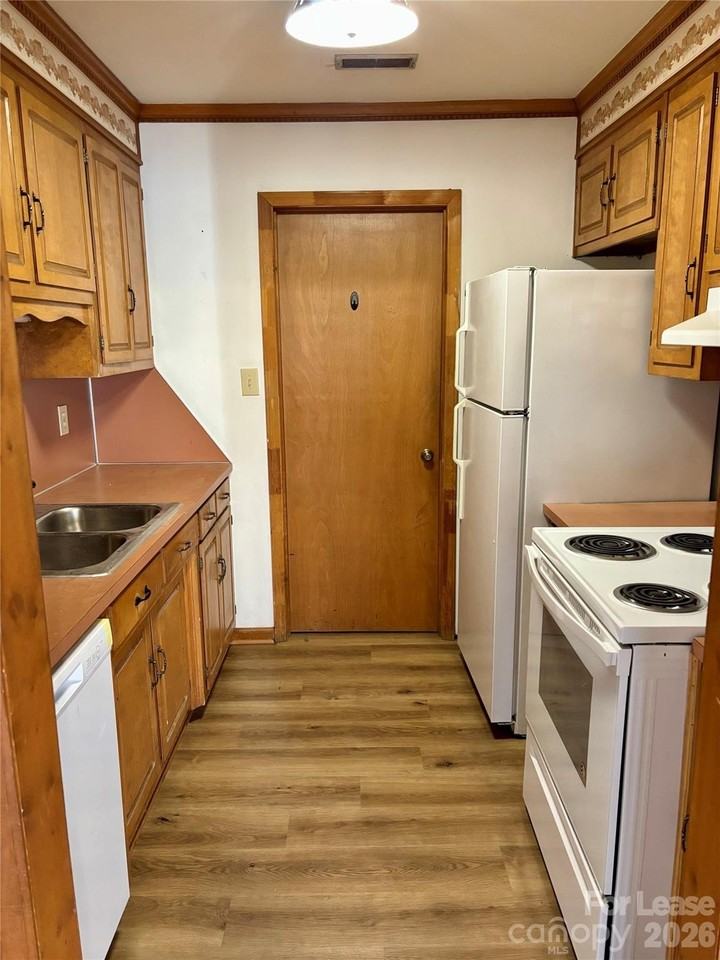 1732 Lenora Cir - Photo 4 of 11