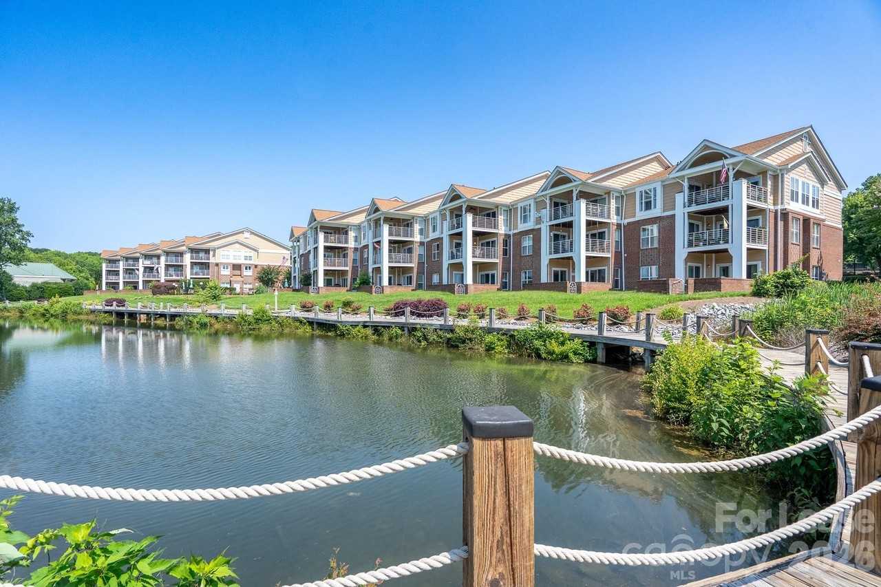 18511 Harborside Dr - Photo 4 of 20