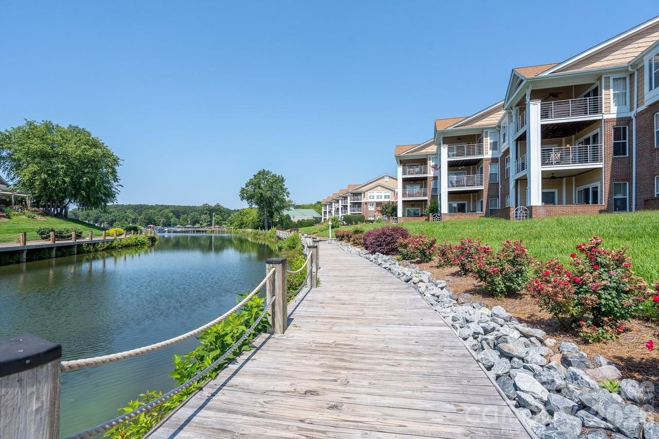 18511 Harborside Dr - Photo 7 of 20