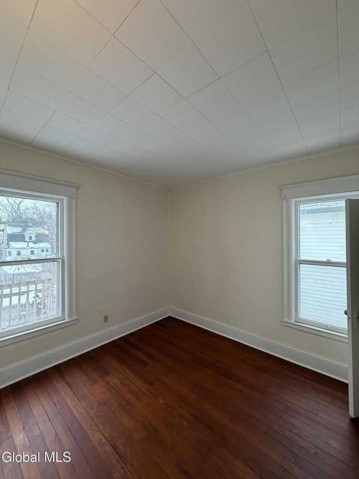 1111 Parkwood Blvd - Photo 3 of 20