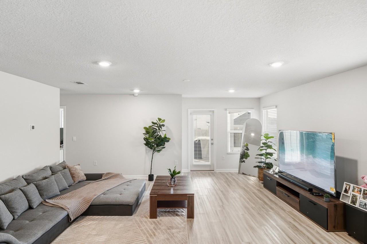 526 Mary Lou Way - Photo 4 of 39