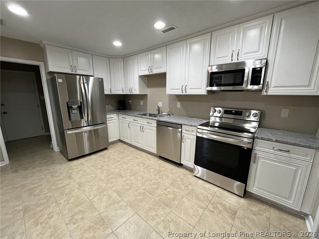 3002 Folkstone Cir - Photo 5 of 20