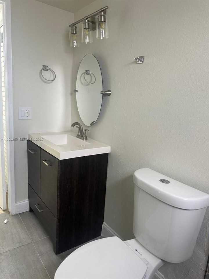 1463 Lake Crystal Dr - Photo 5 of 8