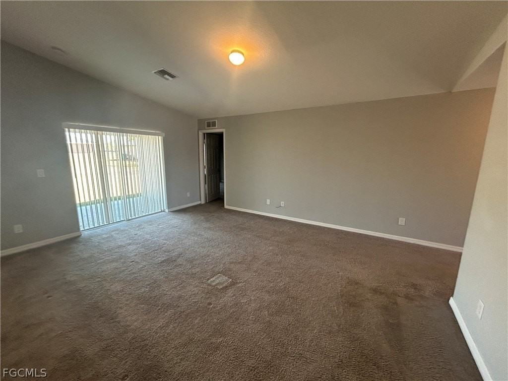 3921 Ne 15th Pl - Photo 4 of 12