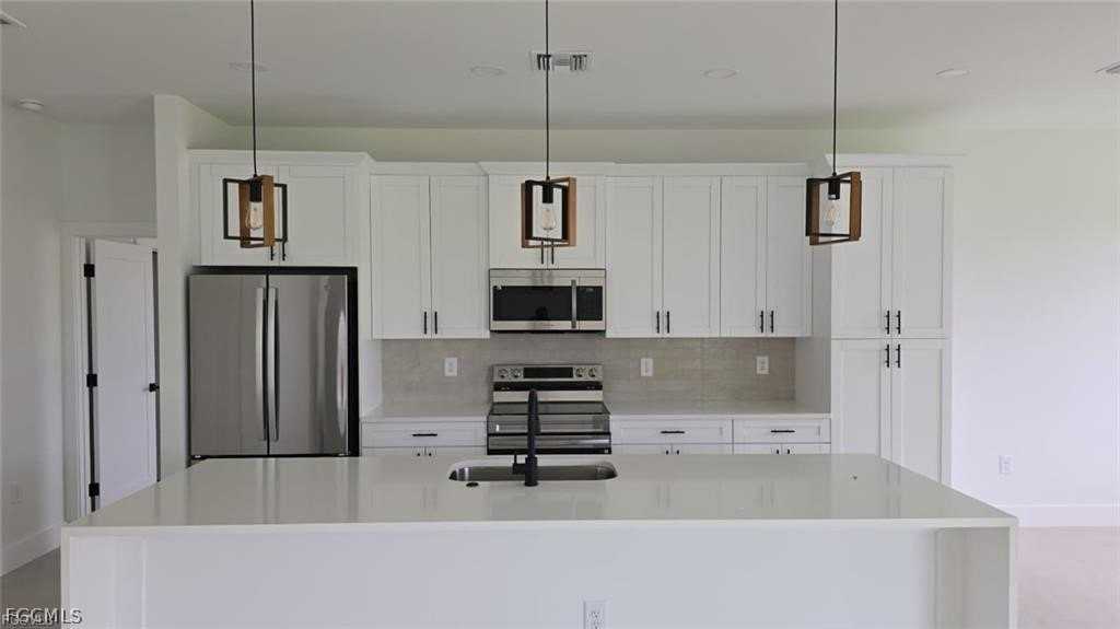 208 Pembroke St - Photo 7 of 16