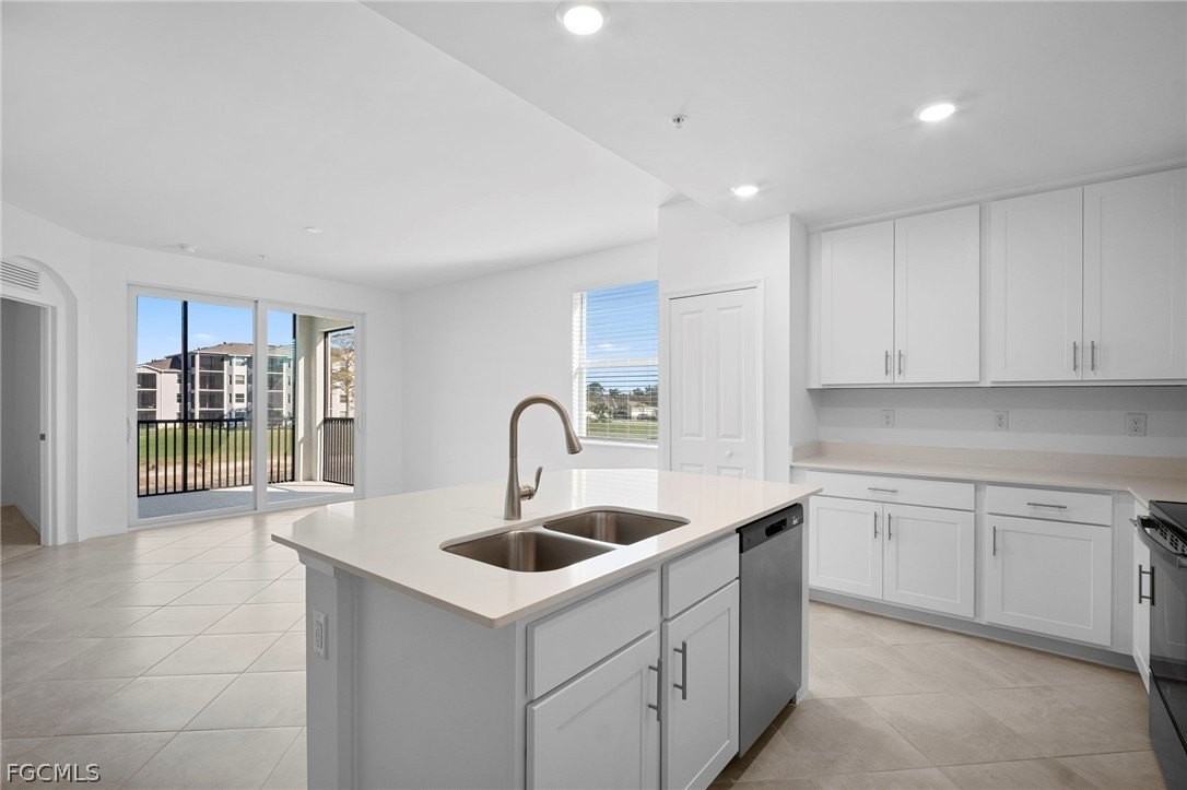 18421 Copperhead Ct N #228 - Photo 6 of 34