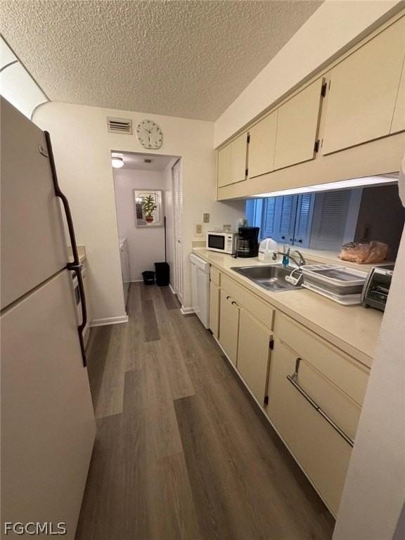 9570 Green Cypress Ln Apt 13 - Photo 3 of 13