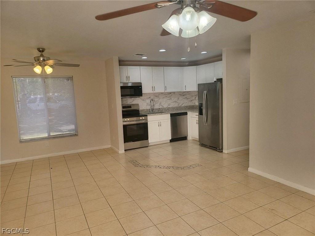 1727 Se 15th Pl Apt 3 - Photo 2 of 10