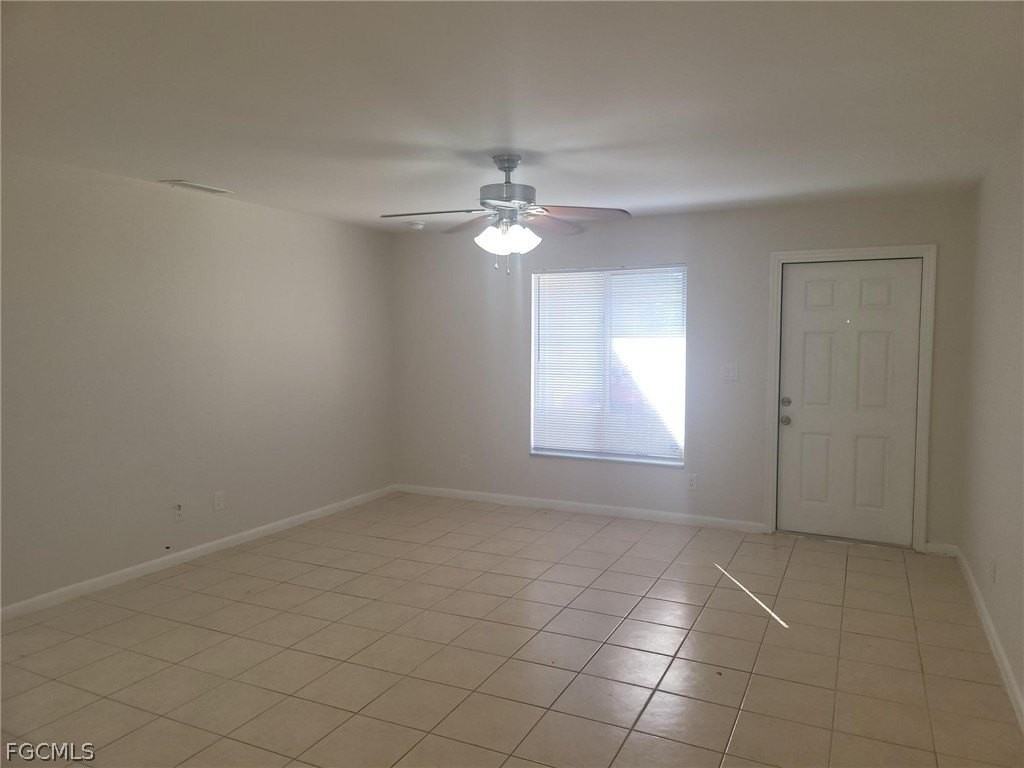 1727 Se 15th Pl Apt 3 - Photo 3 of 10