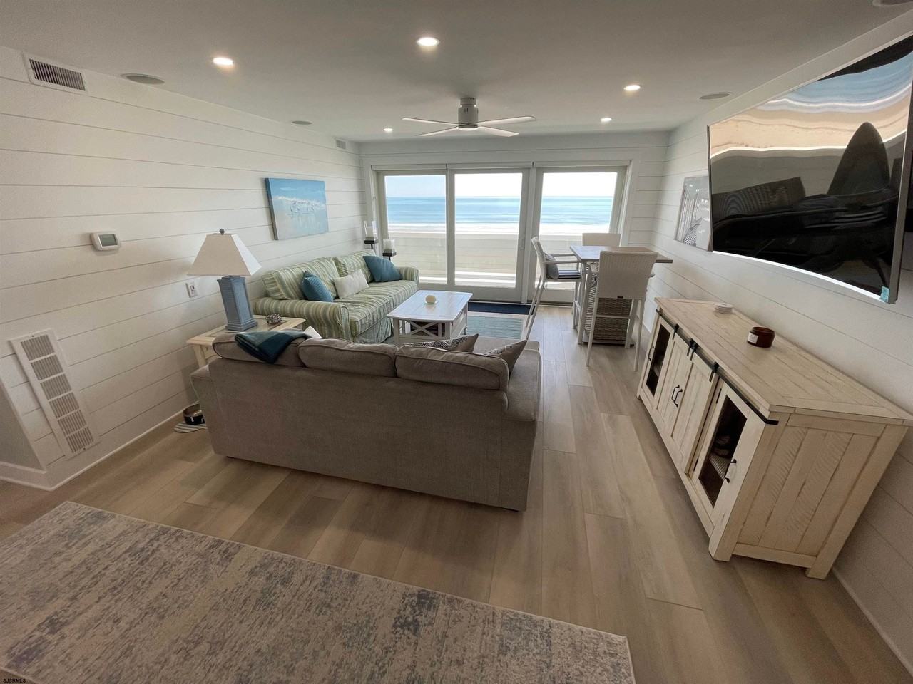 1703 Beach Ter #4N - Photo 6 of 32