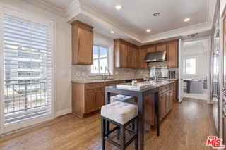 132 S Maple Dr #PH4 - Photo 2 of 8