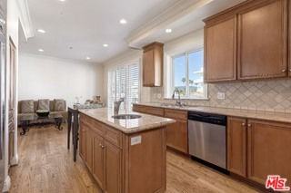 132 S Maple Dr #PH4 - Photo 5 of 8