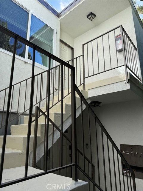 944 17th St #5 - Photo 2 of 8