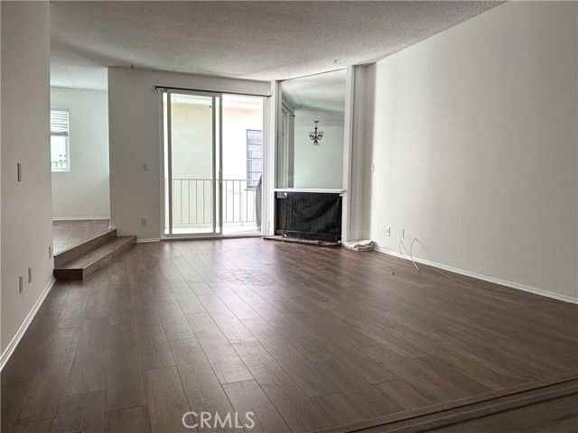 944 17th St #5 - Photo 3 of 8