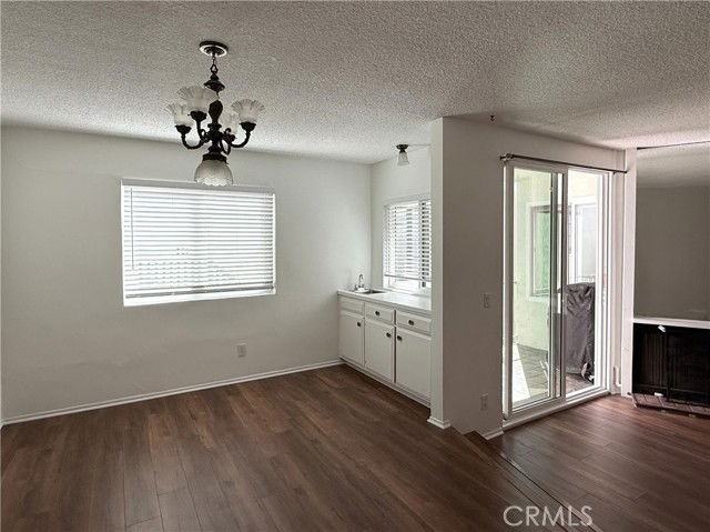 944 17th St #5 - Photo 5 of 8