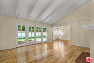 125 S Saltair Ave - Photo 2 of 8