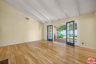 125 S Saltair Ave - Photo 3 of 8