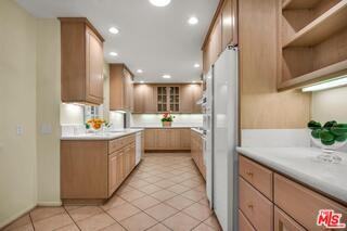 125 S Saltair Ave - Photo 5 of 8