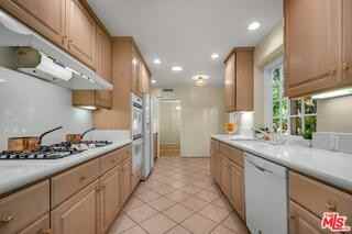 125 S Saltair Ave - Photo 7 of 8