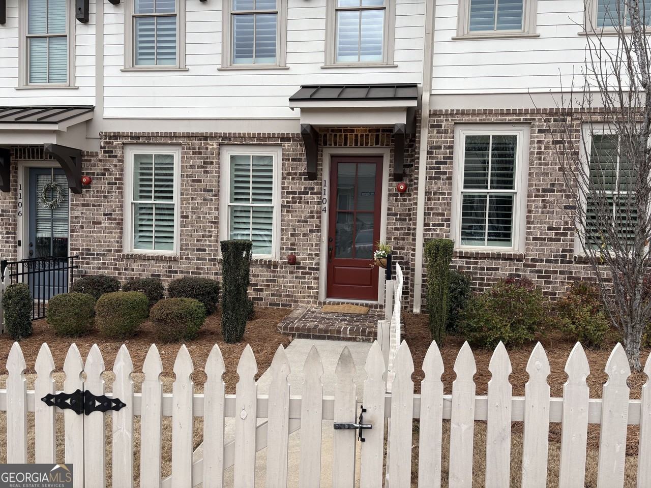 1104 Thomas St - Photo 2 of 50