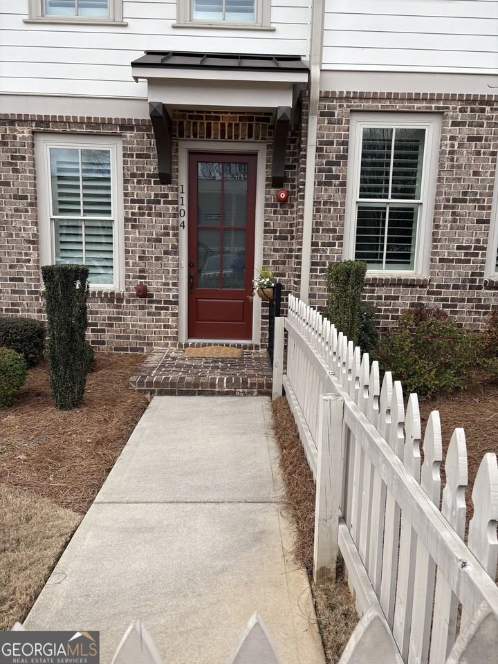 1104 Thomas St - Photo 3 of 50