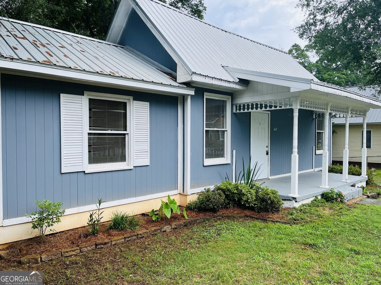 608 Askew Ave - Photo 2 of 32