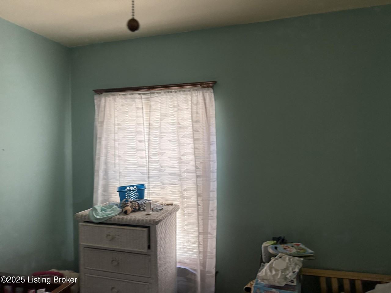 111 Adair Ave - Photo 7 of 16