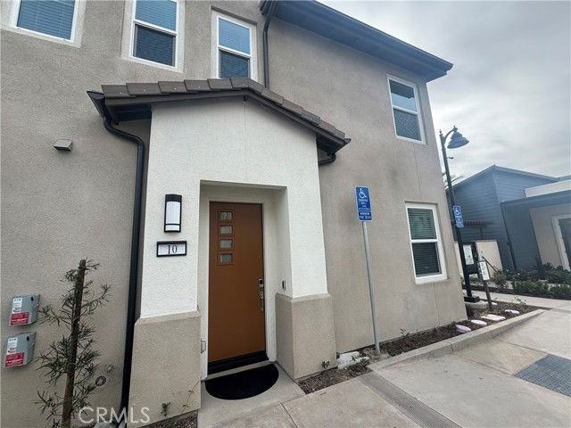 1720 E Park St #10 - Photo 2 of 8