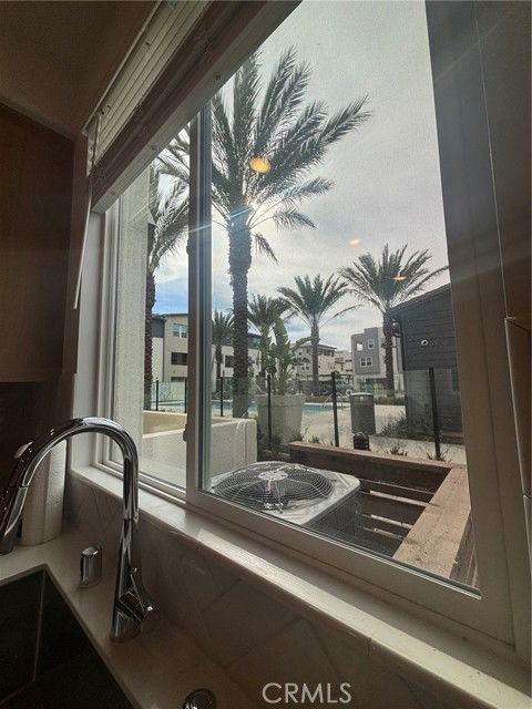 1720 E Park St #10 - Photo 6 of 8