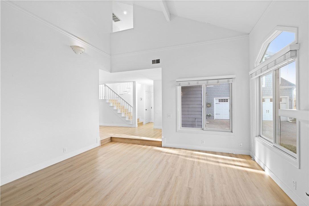 1597 Riverside Pl - Photo 6 of 8