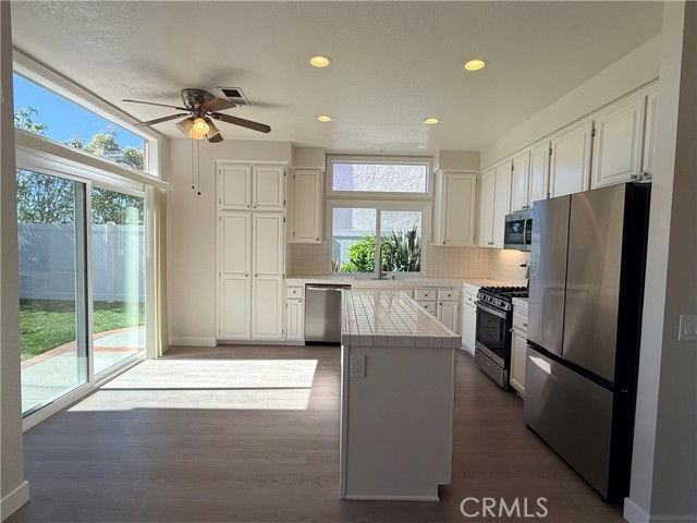 24946 Eaton Ln - Photo 4 of 8