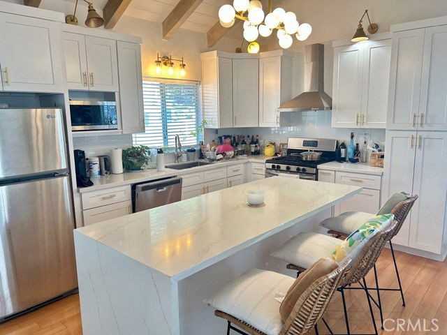 22632 Cass Ave - Photo 7 of 8