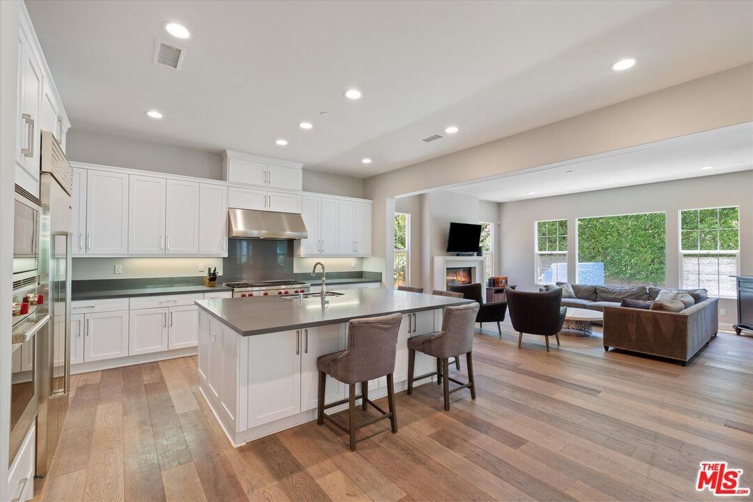 14624 Mccormick St - Photo 4 of 8