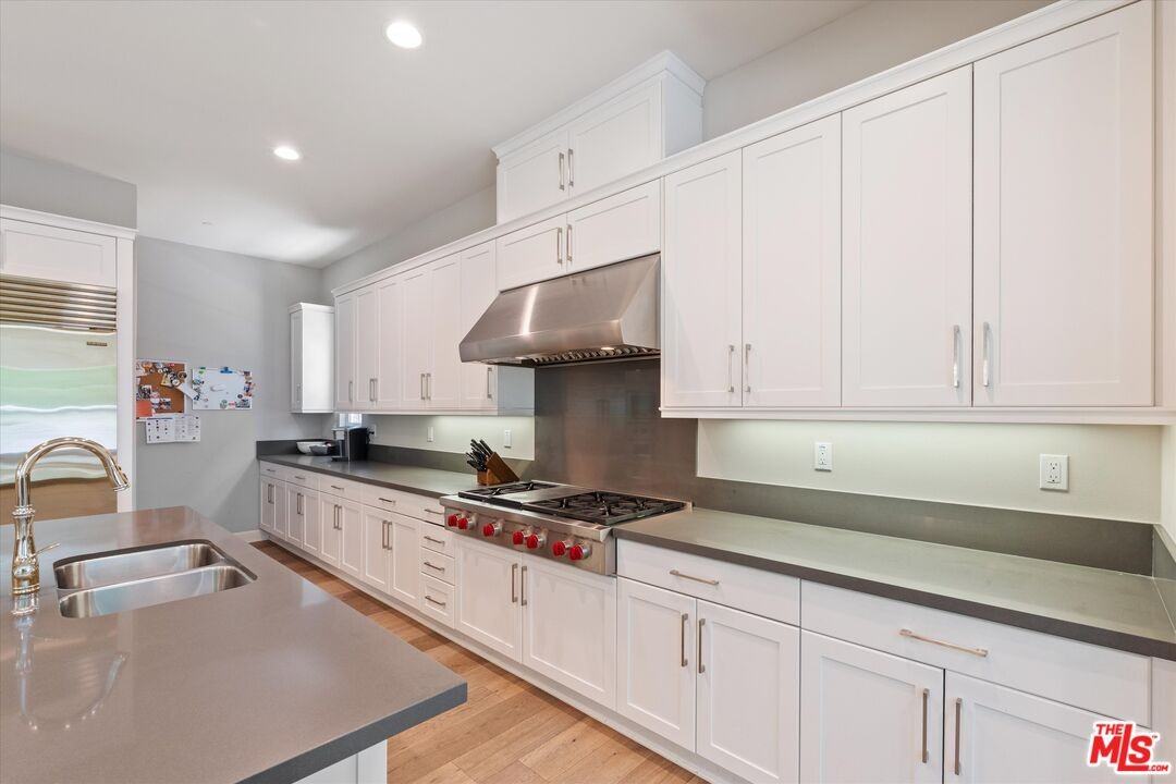 14624 Mccormick St - Photo 5 of 8