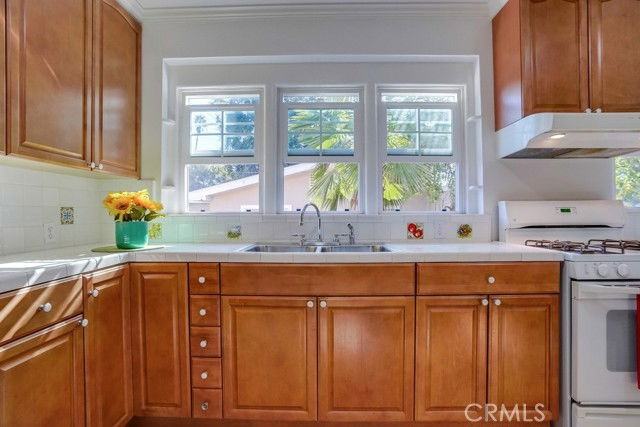 2504 Piedmont Ave - Photo 4 of 8