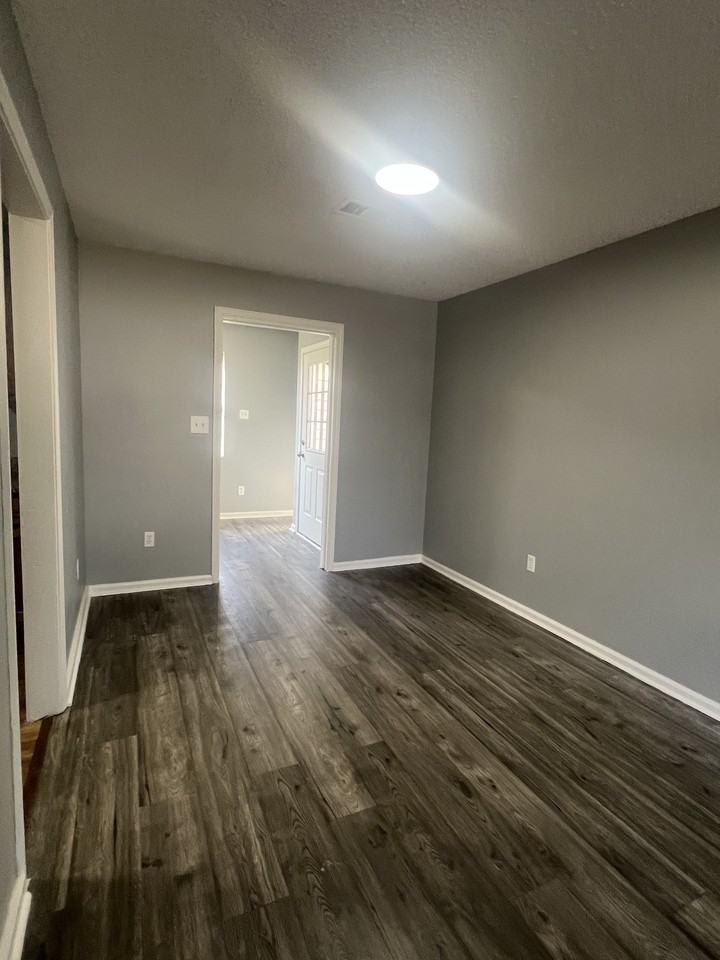 271 Adkins Cir #1 - Photo 5 of 11