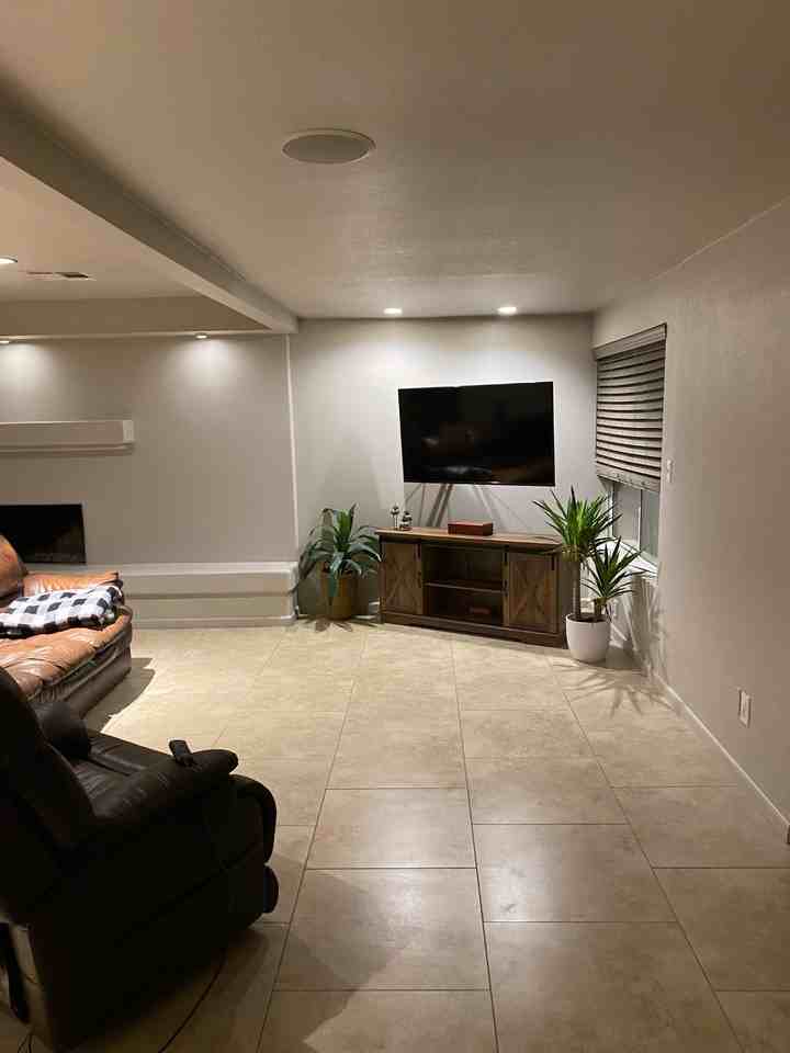 E Laurel Ln - Photo 4 of 6