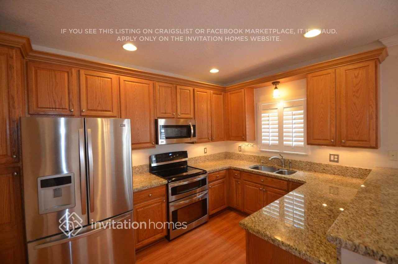 784 Nw 126th Ave - Photo 4 of 11