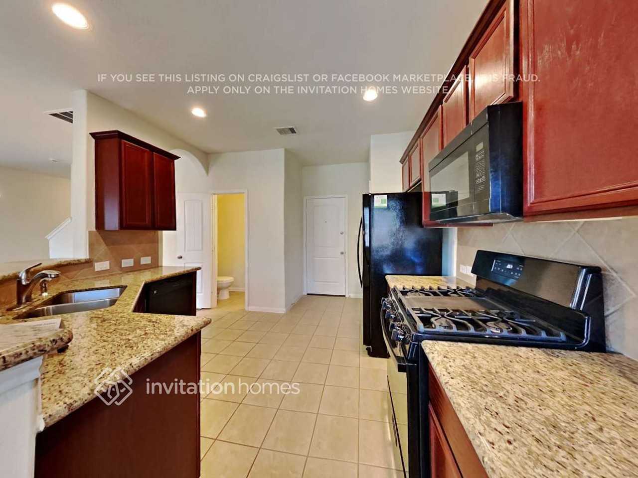 30730 Gardenia Trace Dr - Photo 6 of 17