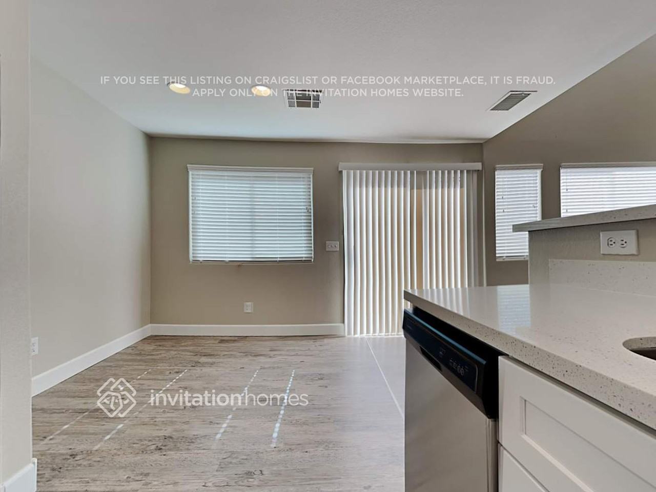 6027 Ambleshire Ave - Photo 6 of 20