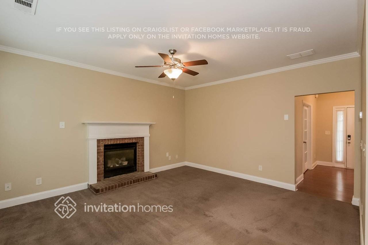 920 Lakeside Ct - Photo 5 of 21