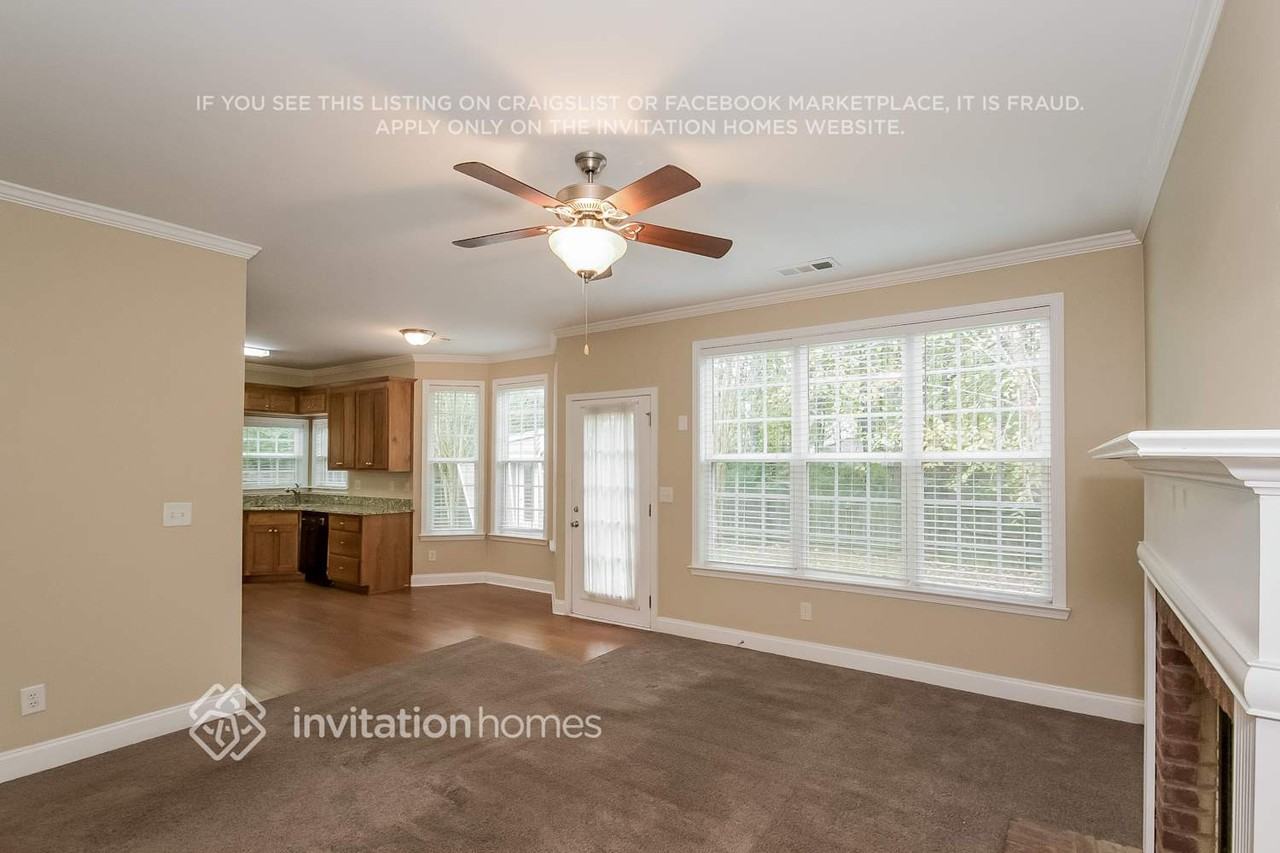 920 Lakeside Ct - Photo 7 of 21